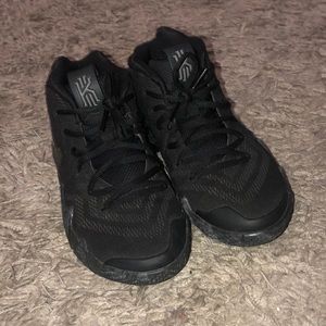 Nike Kyrie 4 Blackout